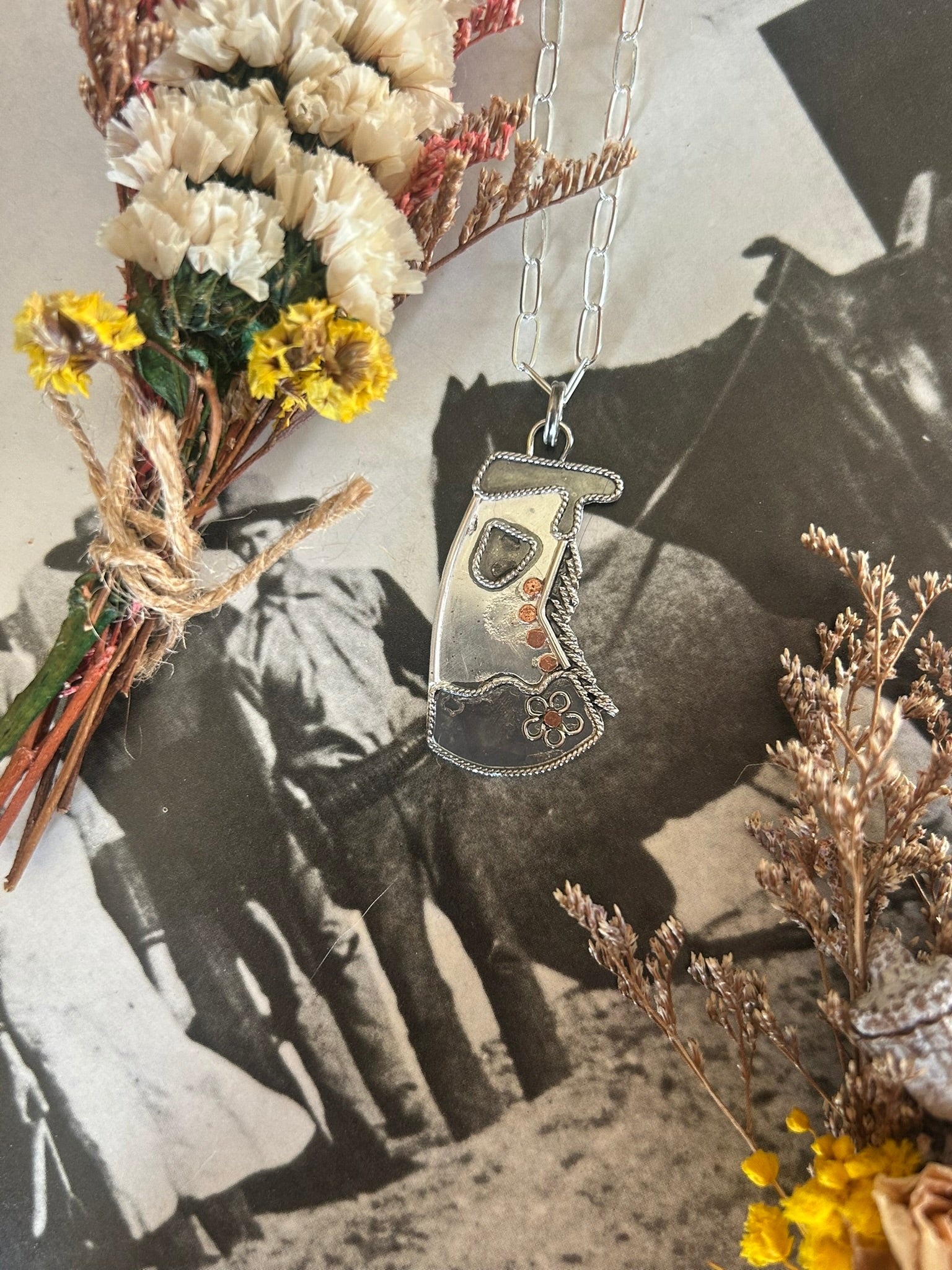 Flower Chap Necklace