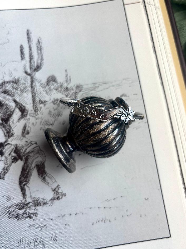 Tulip Spur cuff
